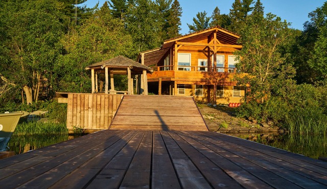 Stunning off grid cabin by the water!