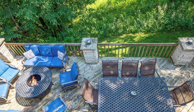 Stunning on South Golf Course; Golden Tee, Patio TV, Fire Pit, Hot Tub & More!