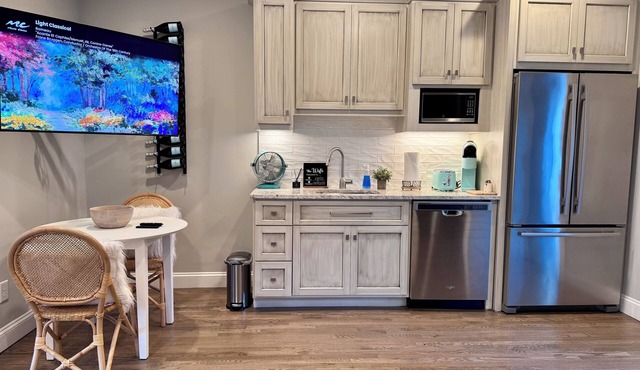 Stunning one-bedroom apartment located in the Myers Park neighborhood.