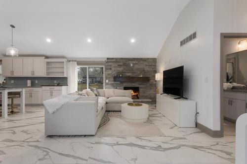 Stunning Overland Park Home 38