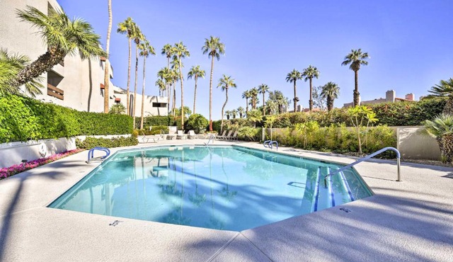 Stunning Palm Springs Condo Walk to Downtown