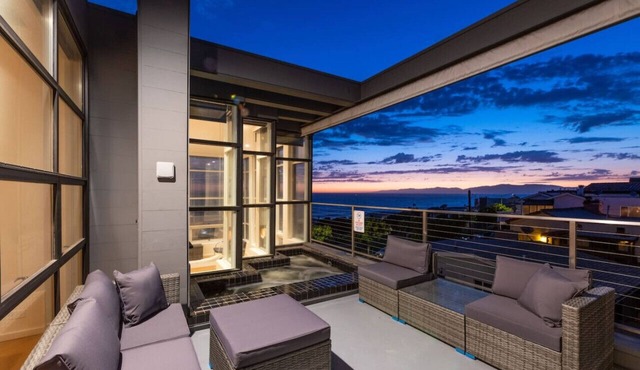 Stunning Panoramic Ocean Views Penthouse Hot Tub