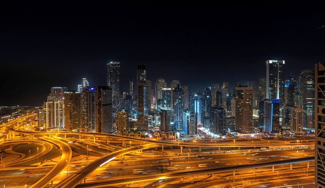 Stunning Panoramic Sea & Dubai Marina View , Metro 5 min , Beach acroos the road