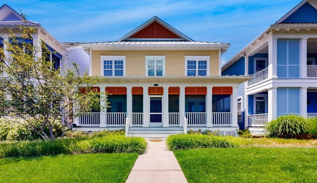 Stunning Peninsula getaway with pools, hot tubs, sports courts, & on-site golf