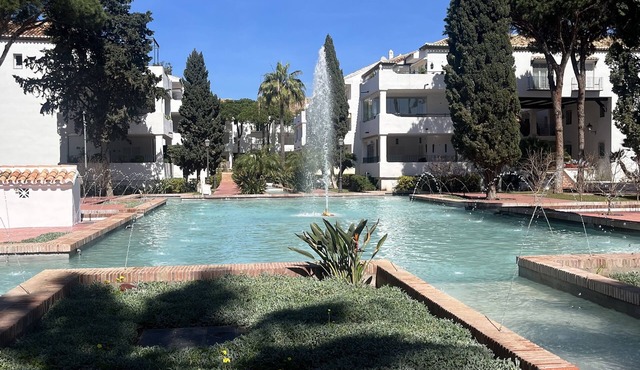 Stunning Penthouse Apartment - located beachside close to amenities