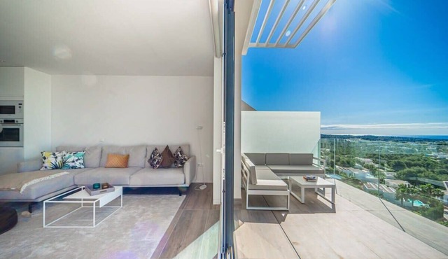 Stunning Penthouse Apartment in Las Colinas - LS18LC