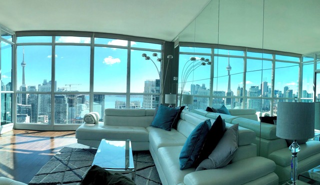Stunning Penthouse Retreat with Epic Lake & CN Tower Views – Your Dream Toronto