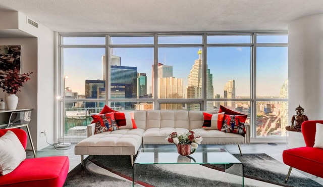 Stunning Penthouse Retreat with Epic Lake & CN Tower Views – Your Dream