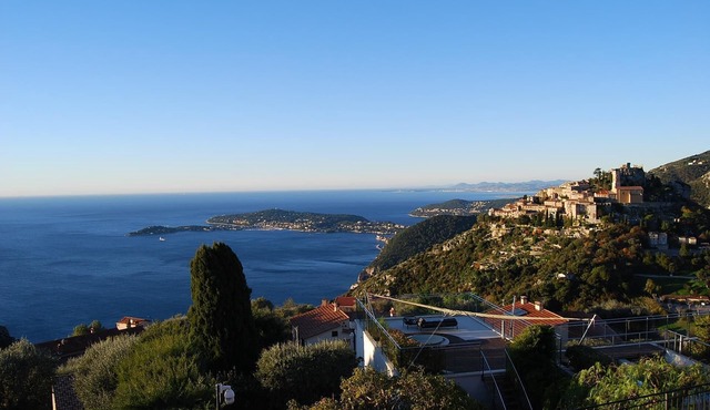 Stunning penthouse with panoramic views of Eze & Cap Ferrat