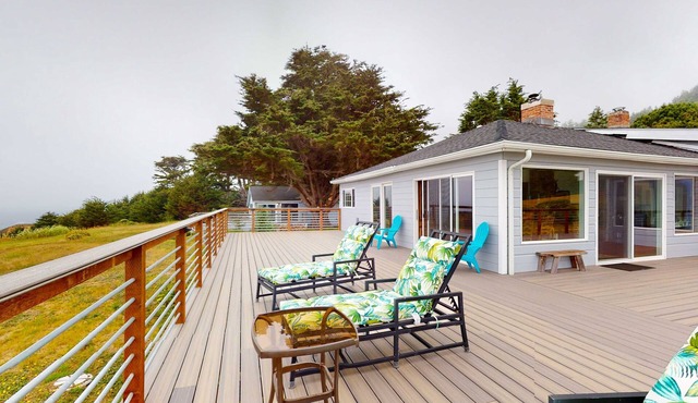 Stunning Pet Friendly Estate in Elk w Views, Deck