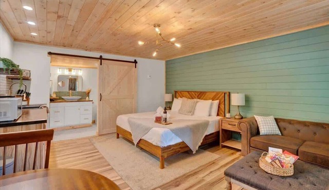 Stunning Pocono Modern | Firpits | Pets OK