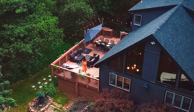 Stunning Pocono cabin w/hot tub, game room, fire pit, lake