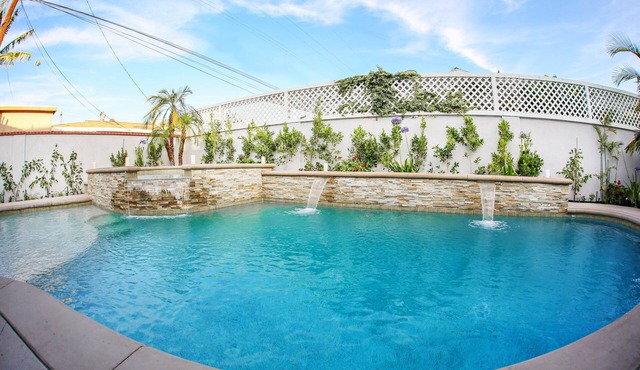 Stunning Pool/Jac Home: 5 EnSuites & Game Room