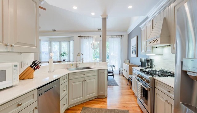 Stunning Pool Property by Beachplum and Willow Creek Winery