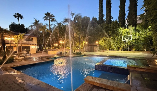 Stunning Pool Resort in Calabasas! 5BDs & 4BAs