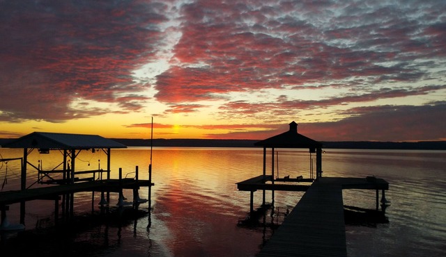 Stunning Post & Beam - On Water's-Edge - 145 ft Lake Front - Spectacular Sunsets