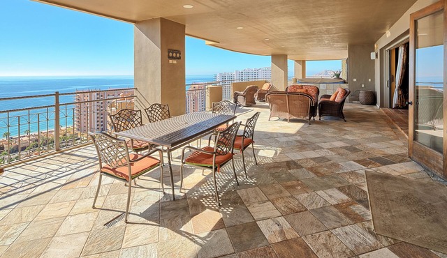 STUNNING PREMIUM PENTHOUSE at Bella Sirena has PANORAMIC VIEWS. 4B/4.5B-12 ppl