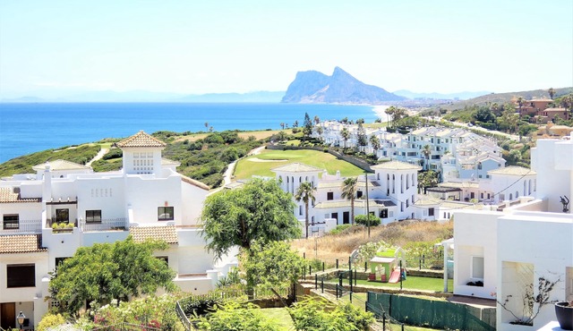 STUNNING PREMIUM TOWNHOUSE GOLF AND BEACH