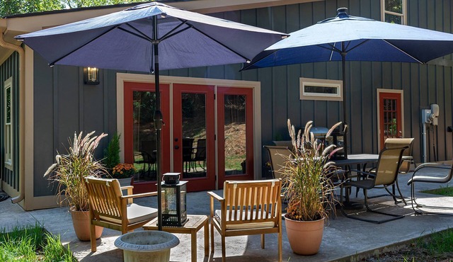 Stunning Private Cottage! Base of Beautiful Lookout Mtn; 10 miles to Chattanooga; Rock City, Hiking