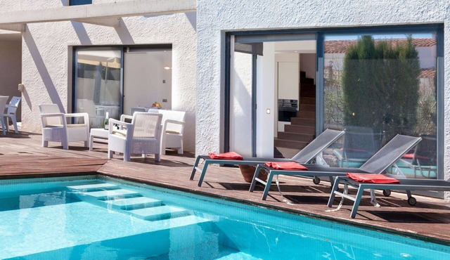Stunning private villa for 7 guests with A/C, WIFI, private pool, TV and patio