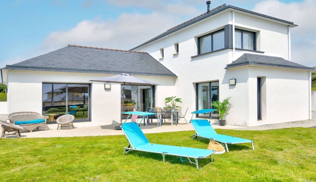 Stunning private villa for 6 guests with WIFI, TV, terrace, pets allowed and parking