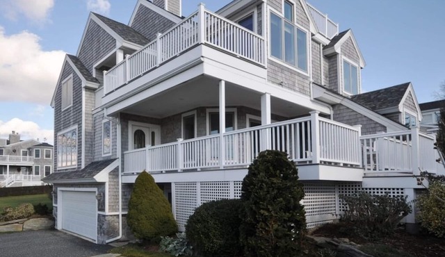 Stunning Private Beach House Walking Distance To Easton's Beach