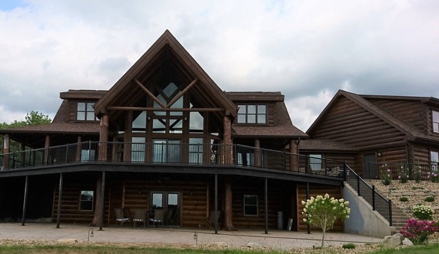 Stunning Private Cabin Getaway with Gorgeous Fireplace near Quincy, Illinois