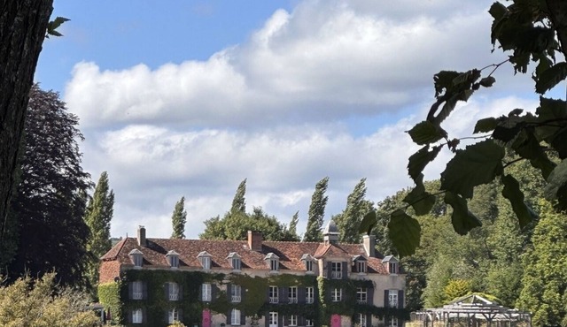 Stunning private castle with heated pool sleeps 18