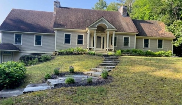 Stunning private Country home in Arlington, VT!