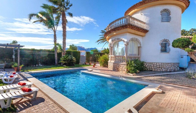Stunning private villa for 6 people with private pool, A/C, WIFI, TV and patio