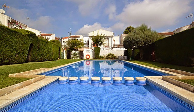 Stunning private villa for 6 guests with pool, A/C, WIFI, TV and terrace
