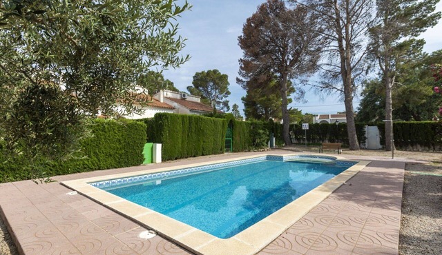 Stunning private villa for 5 guests with WIFI, A/C, pool, TV and terrace