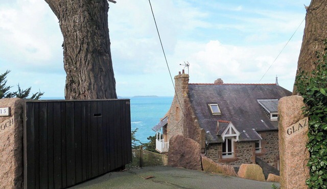 Stunning private villa for 8 people with WIFI, TV and terrace