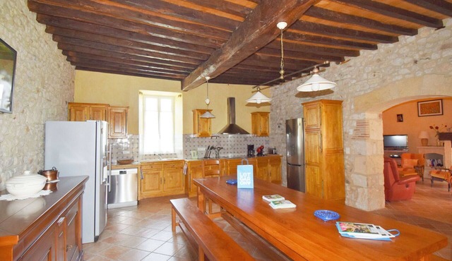 Stunning private villa for 11 people with private pool, TV, terrace and parking