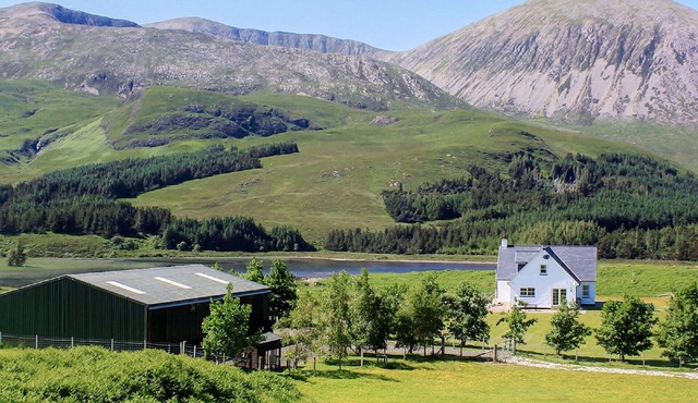 Stunning private villa for 10 guests with WIFI, TV, patio, panoramic view and parking