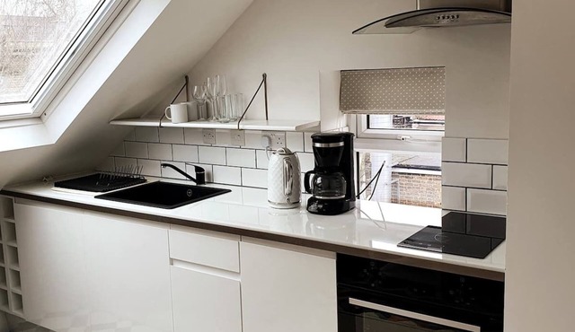 Stunning private guest suite, City views & Jacuzzi bath