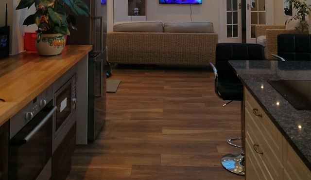 Stunning Private lodge in old farm house with acre of open land! WIFI AVAILABLE