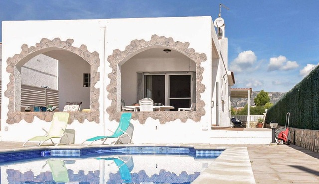 Stunning private villa for 6 guests with private pool, A/C, WIFI, TV, pets allowed and parking