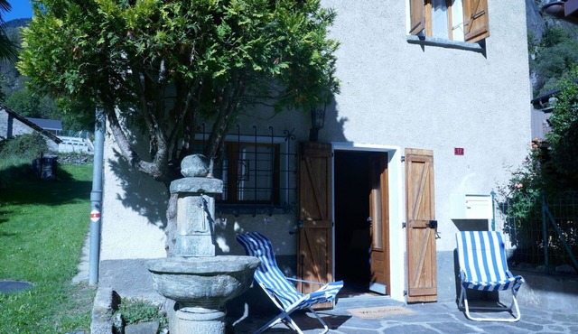 Stunning private villa for 4 guests with WIFI, TV, patio and pets allowed