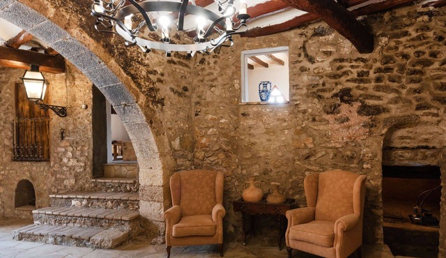 Stunning private villa for 20 guests with private pool, WIFI, TV, pets allowed and panoramic view