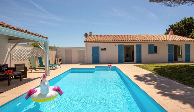 Stunning private villa for 6 guests with private pool, WIFI, TV and terrace
