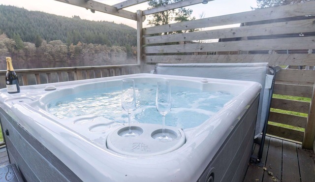 Stunning private villa for 6 people with WIFI, hot tub, TV, terrace and panoramic view