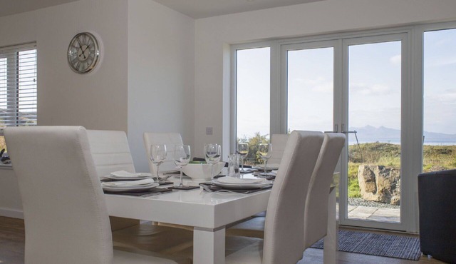 Stunning private villa for 6 guests with WIFI, TV, pets allowed and panoramic view