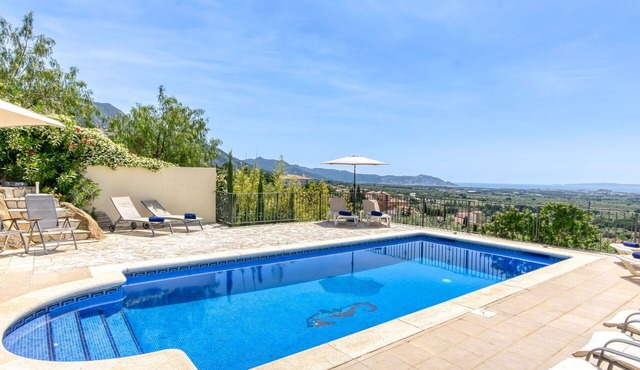 Stunning private villa for 8 people with private pool, A/C, WIFI, TV and terrace