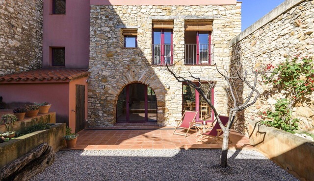 Stunning private villa for 10 guests with terrace, pets allowed and panoramic view