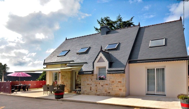 Stunning private villa for 9 people with WIFI, TV, terrace, pets allowed and parking