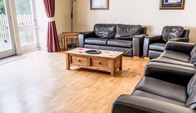 Stunning private villa for 16 guests with WIFI, TV, terrace and pets allowed