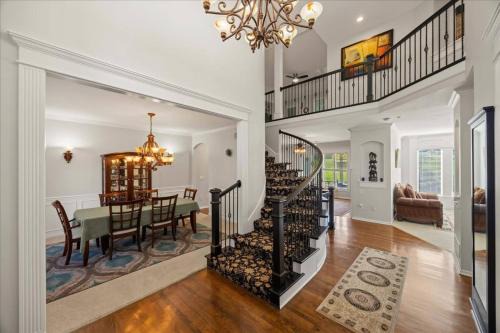 Stunning private villa pond theater
