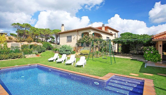 Stunning private villa for 6 people with WIFI, private pool, TV, patio and pets allowed