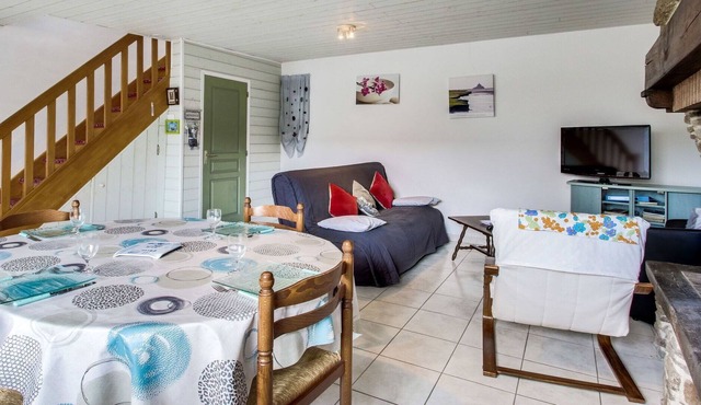 Stunning private villa for 4 people with WIFI, TV, terrace, pets allowed and parking